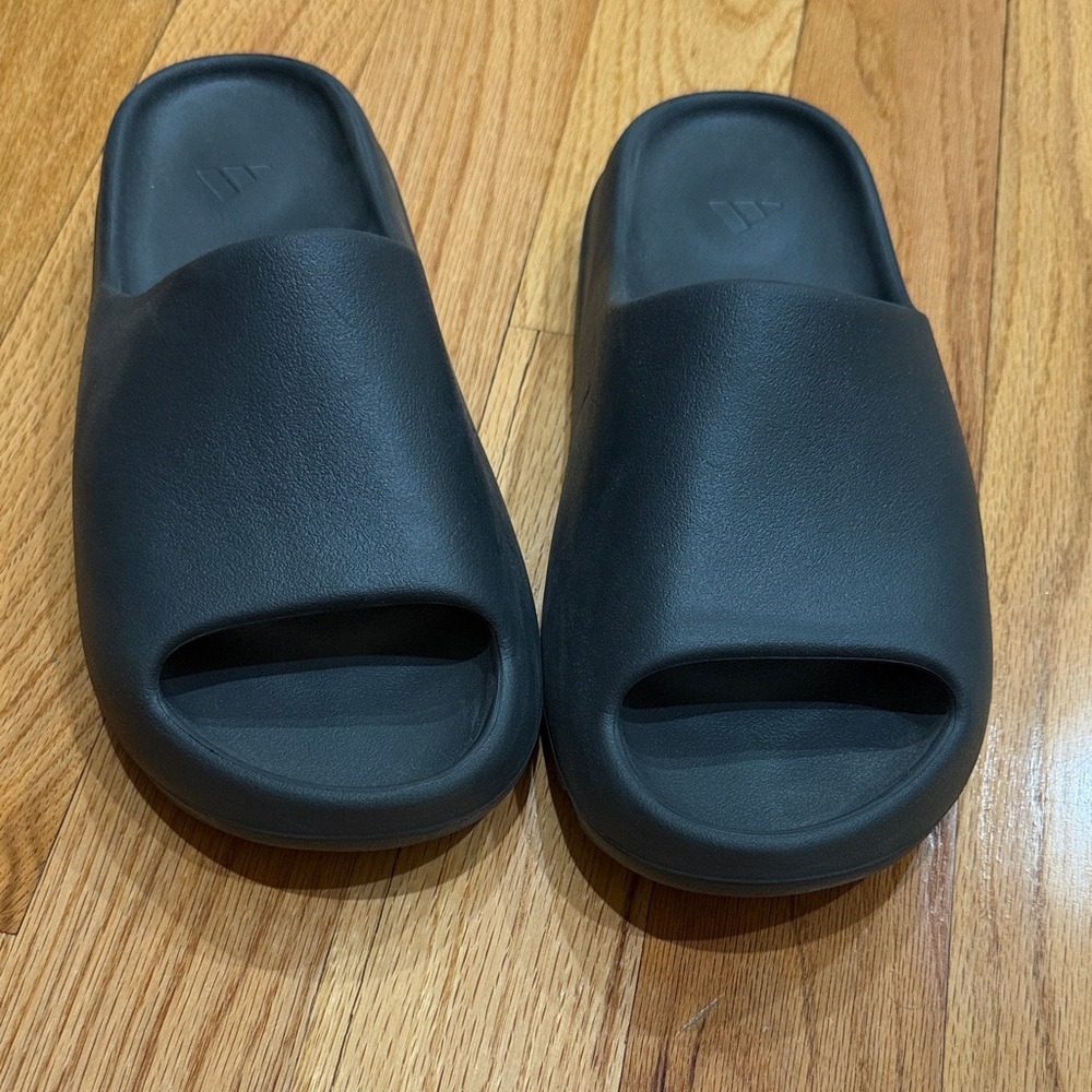 Yeezy Slides Size 11